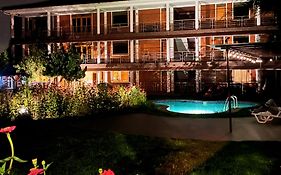 Runaway Eco Hotel